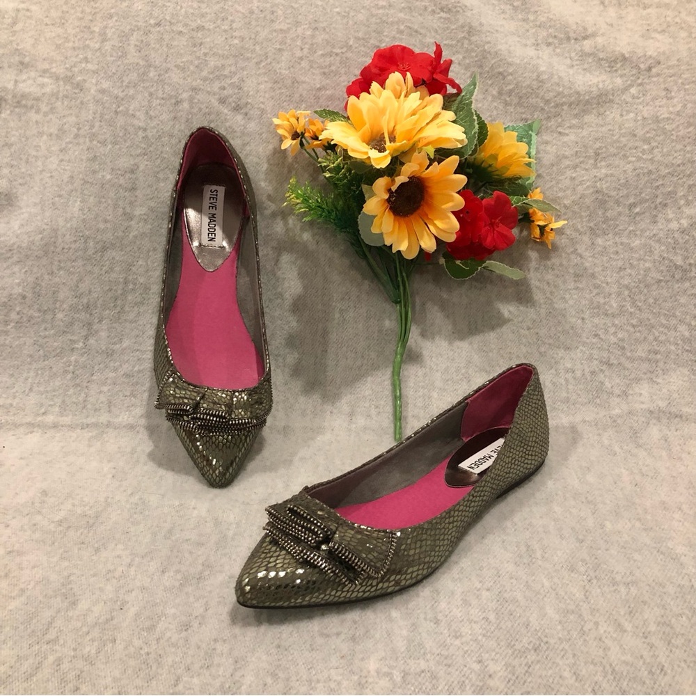 NWOT - Steve Madden Metallic Silver Flats with Zipper Detailing